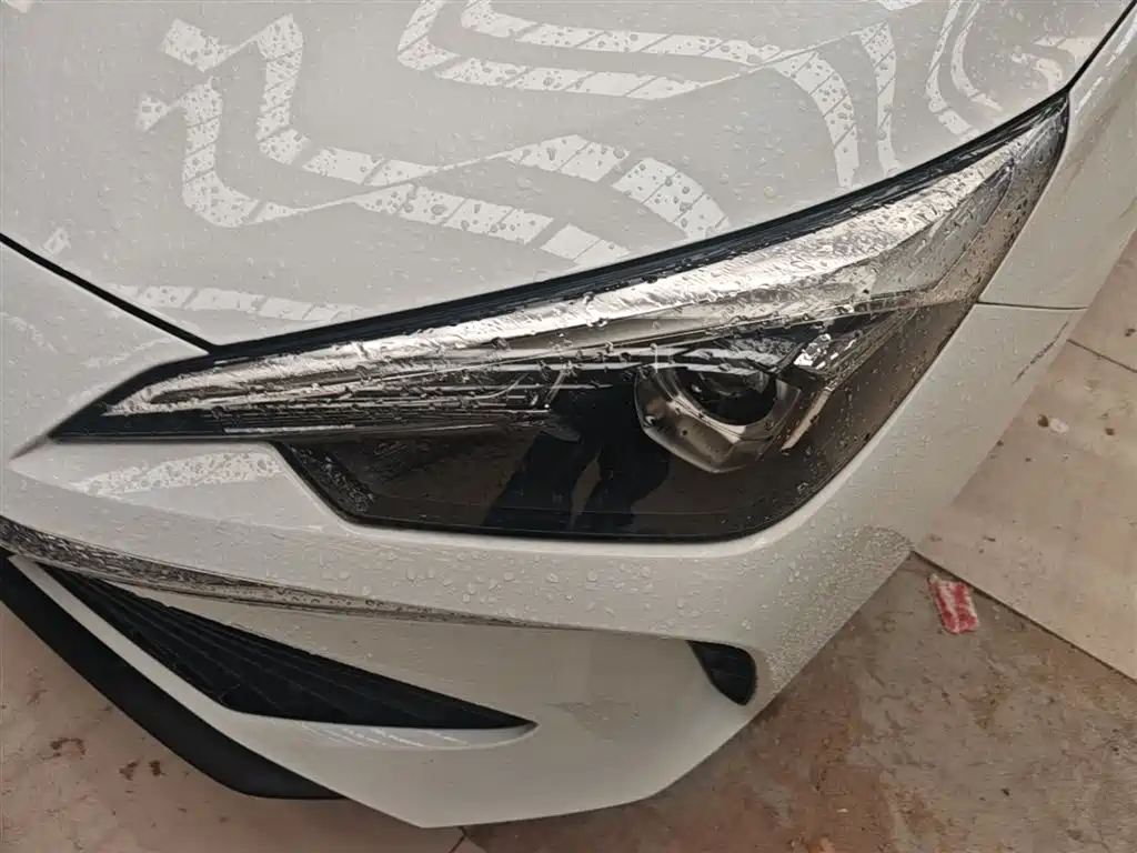 Фото 24 - Roewe i5