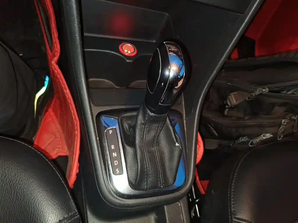 Volkswagen Santana 2015 1.6L Automatic Comfort Edition фото 14