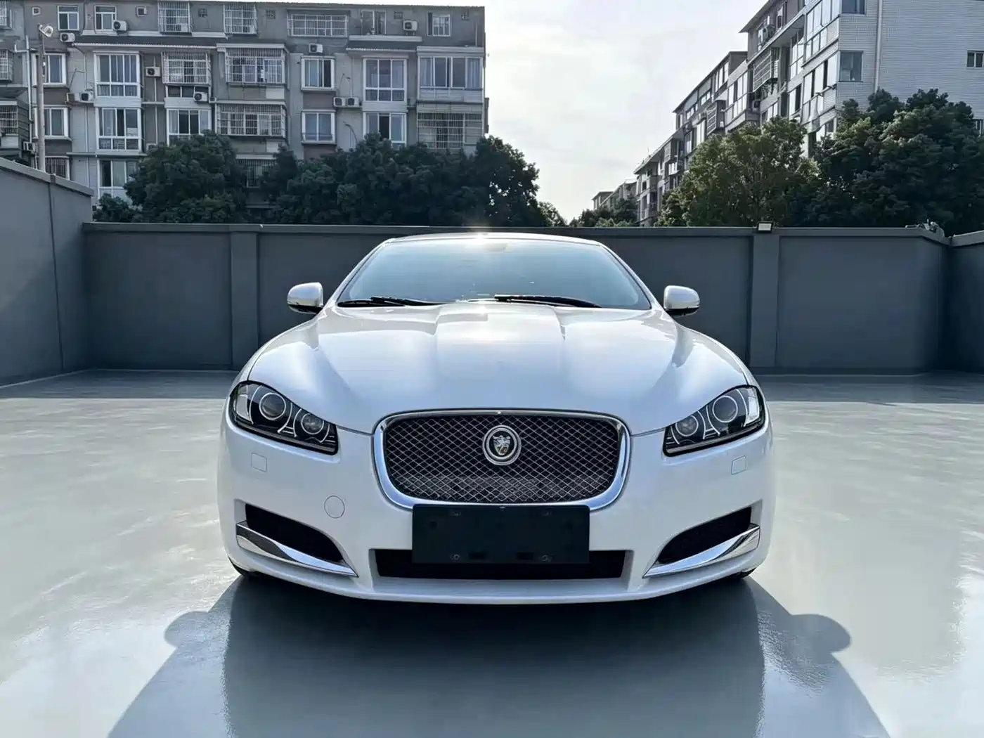 Jaguar XF 2015 XF 2.0T Style Edition фото 2