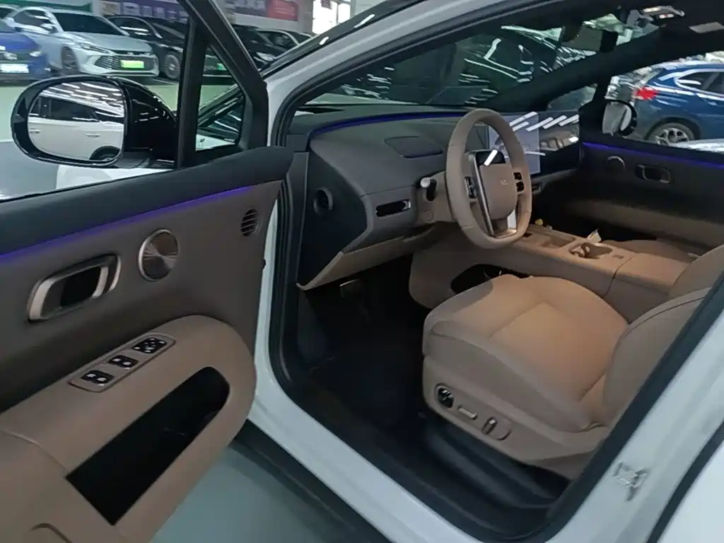 Li Auto i6 2026 2025 2WD Base Model