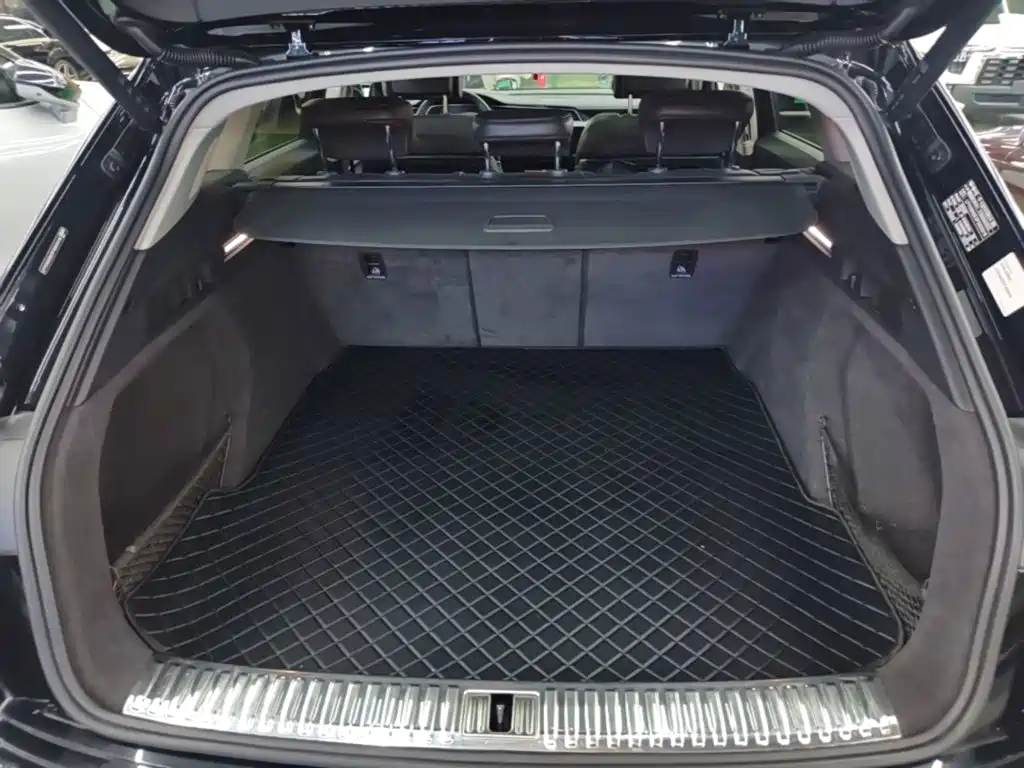 Photo 19 - Audi e-tron