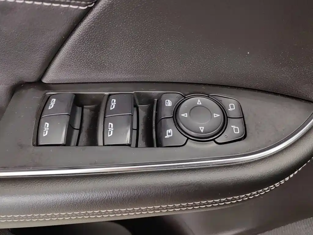 Photo 9 - Buick Envision S
