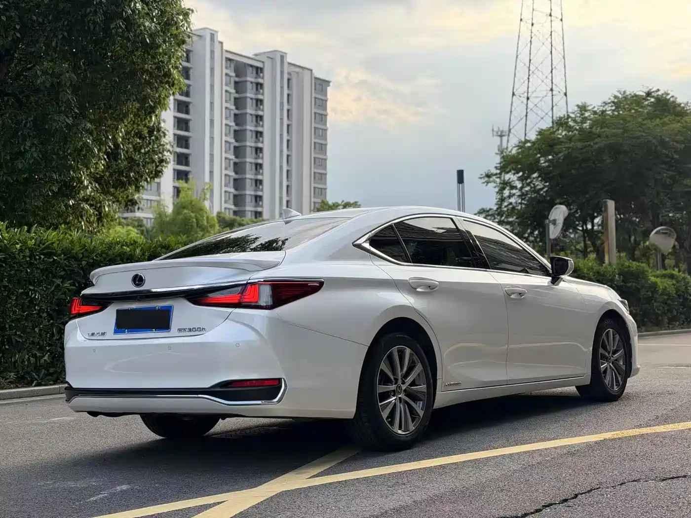 Lexus ES 2018 300h Excellence Edition China V фото 7