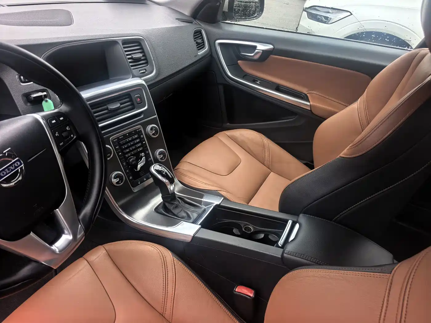 Фото 9 - Volvo S60