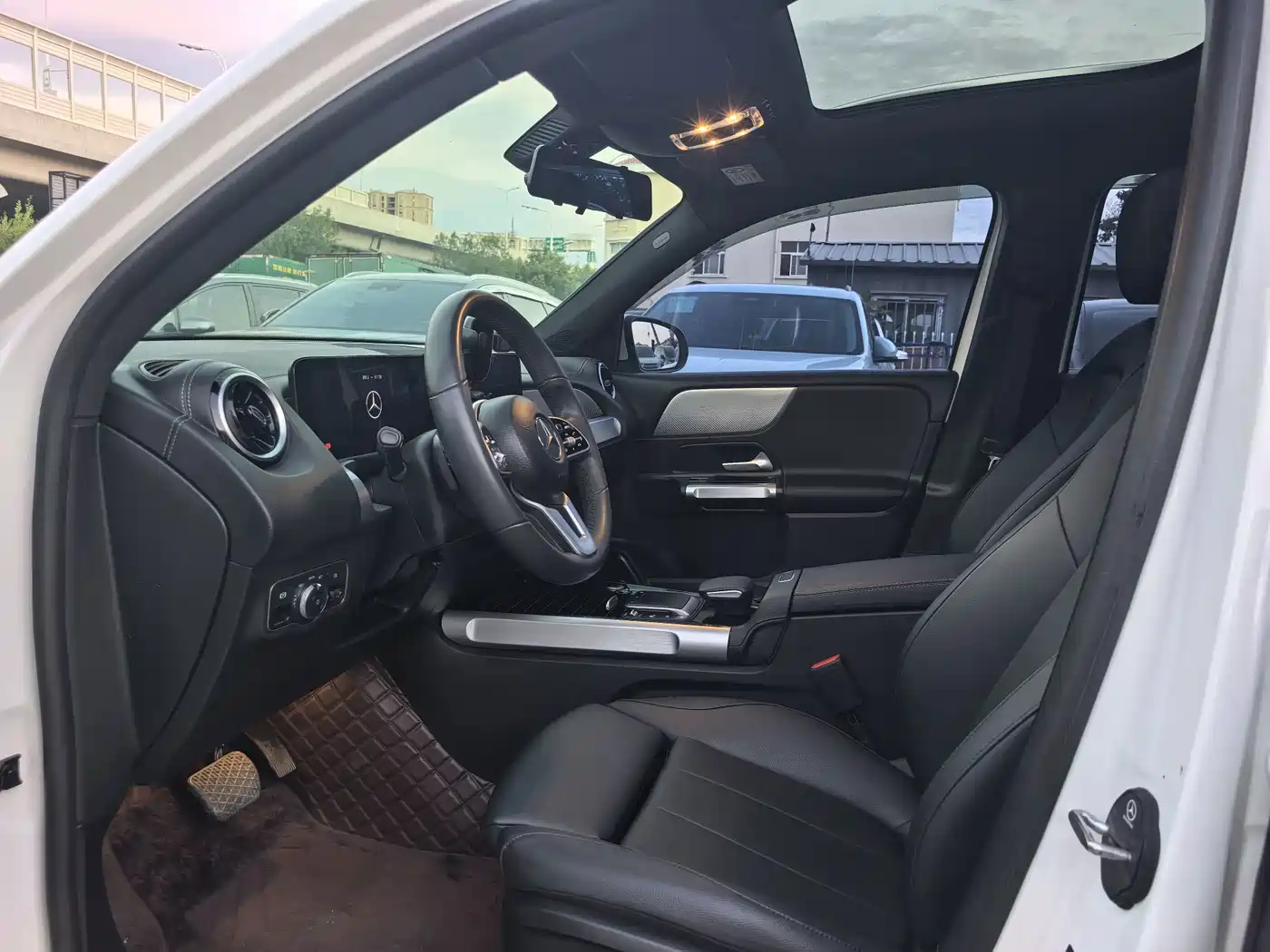 Photo 6 - Mercedes-Benz GLB