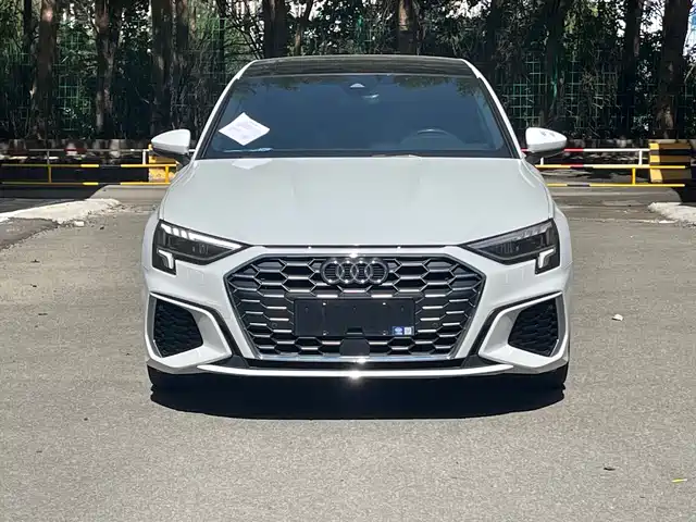 Audi A3 Sportback 35 TFSI, Стиль Спорт