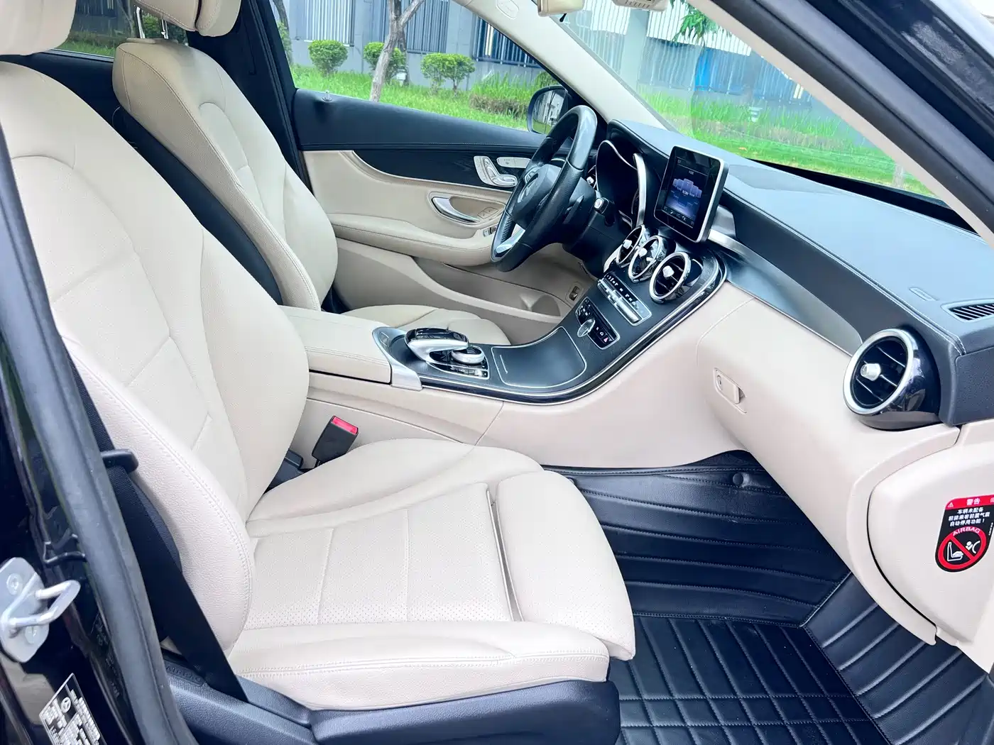 Photo 11 - Mercedes-Benz C-Class