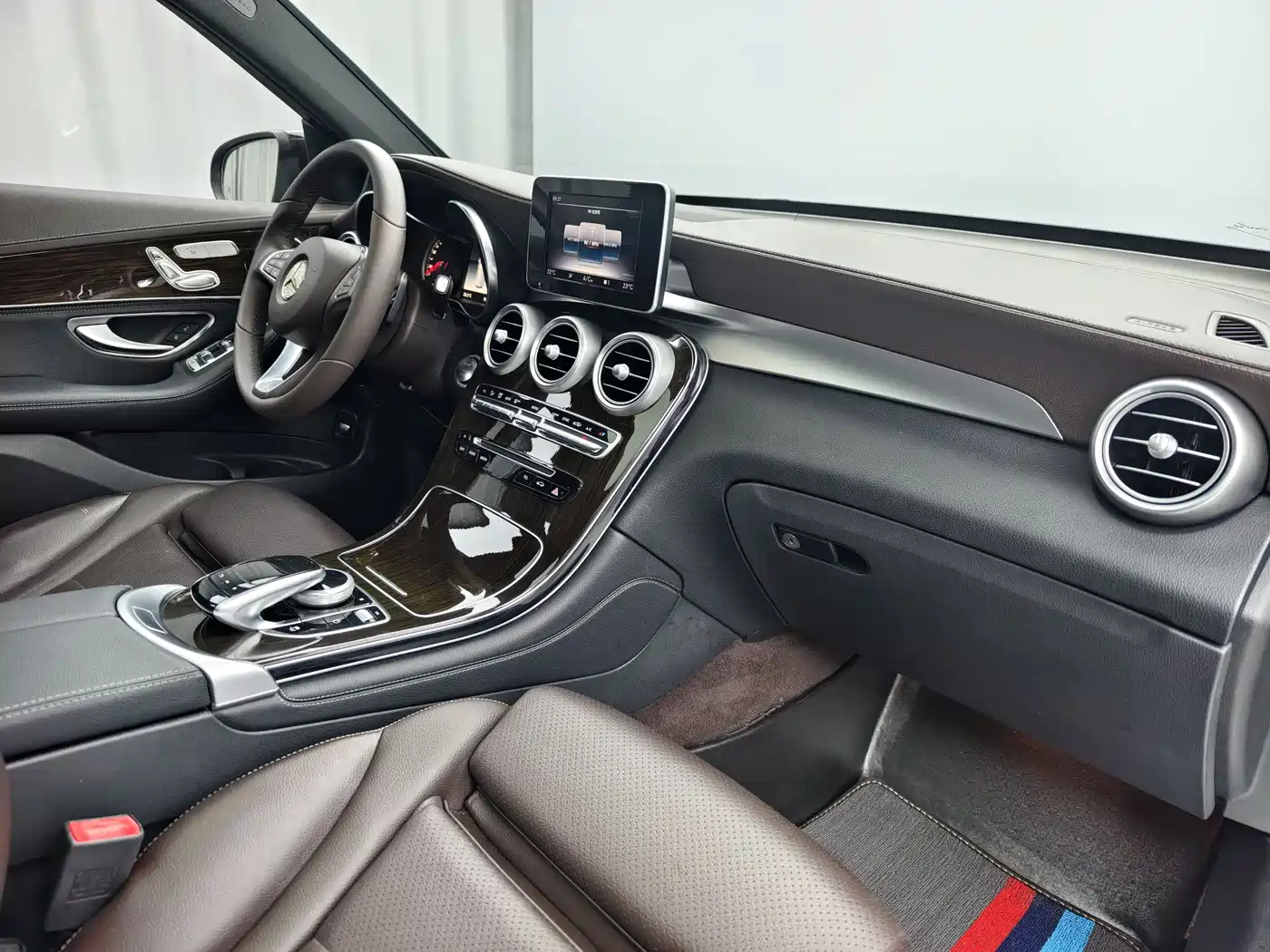 Mercedes-Benz GLC 2018 Facelift GLC 260 4MATIC Luxury фото 11
