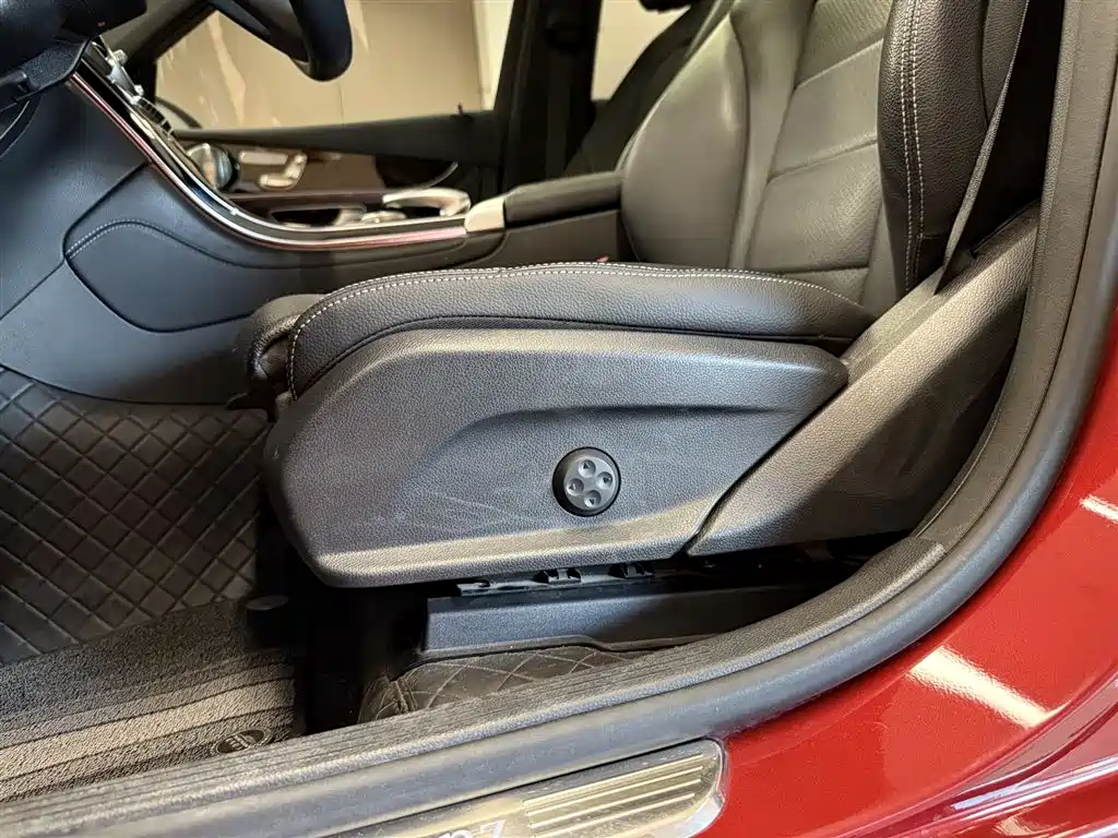 Mercedes-Benz GLC 2018 GLC 260 4MATIC Luxury фото 27