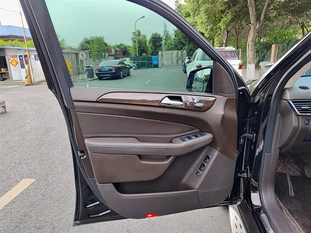 Mercedes-Benz GLS 2018 Facelift GLS 400 4MATIC Sport фото 6