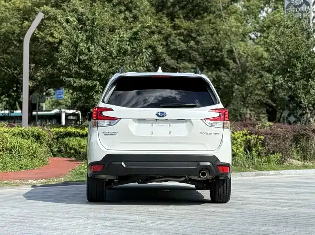 Subaru Forester 2022 2.0i AWD Luxury Edition with EyeSight — фото 4