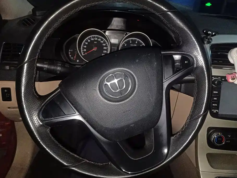 Zhonghua H330 2013 2013 1.5L Automatic Luxury