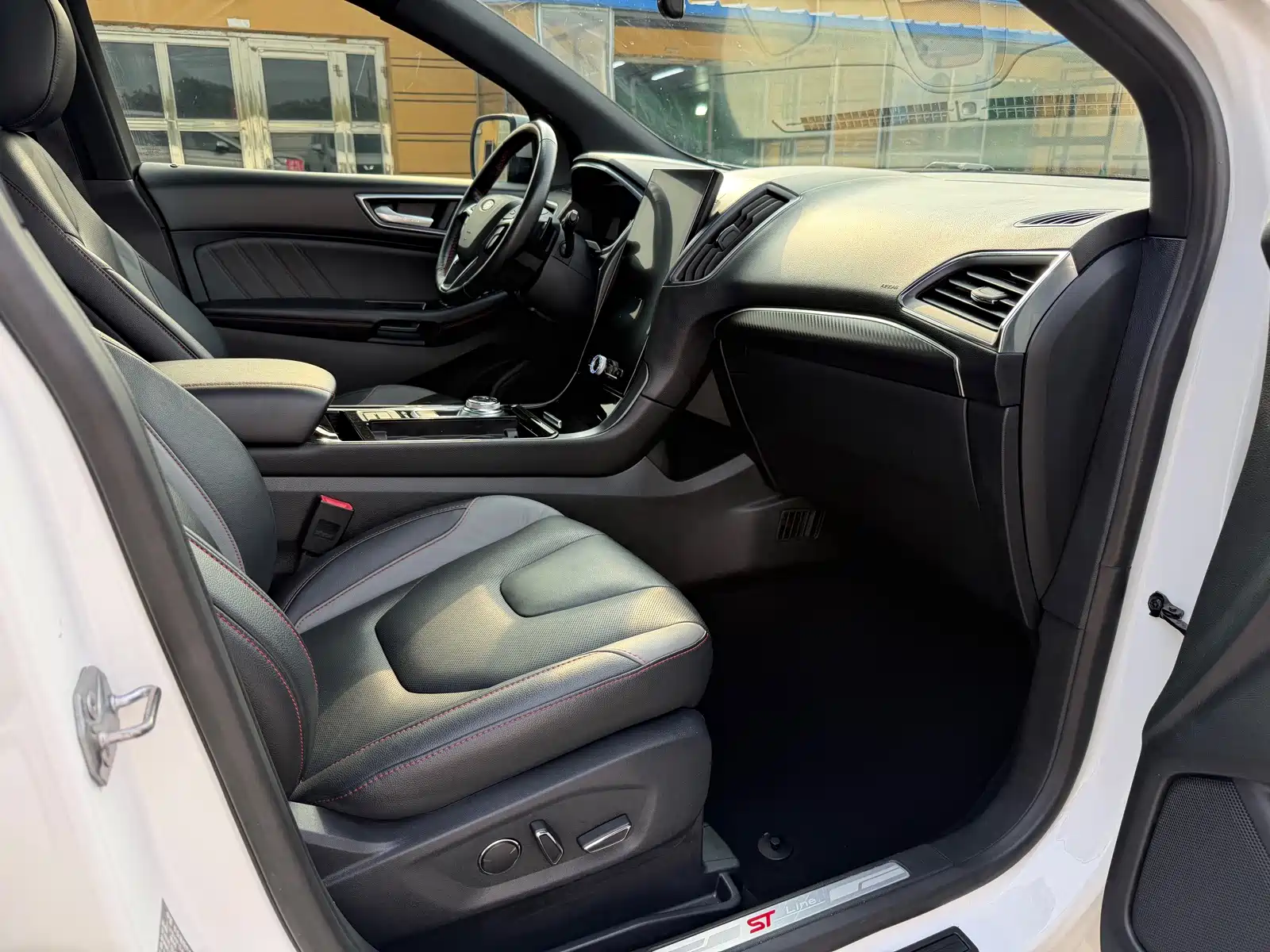 Фото 11 - Ford Edge