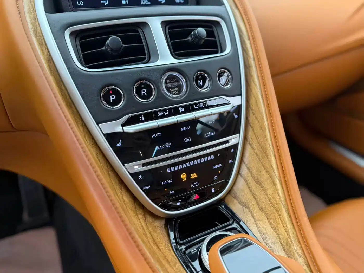 Aston Martin DB11 2018 2019 Model 4.0T V8 Coupe