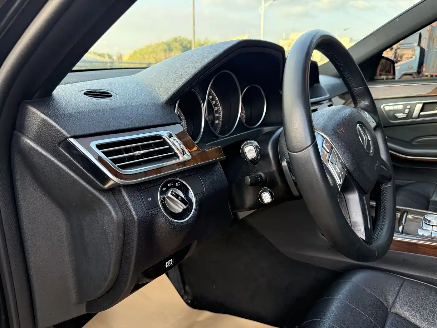 Mercedes-Benz E-Class 2015 E 260 L фото 22