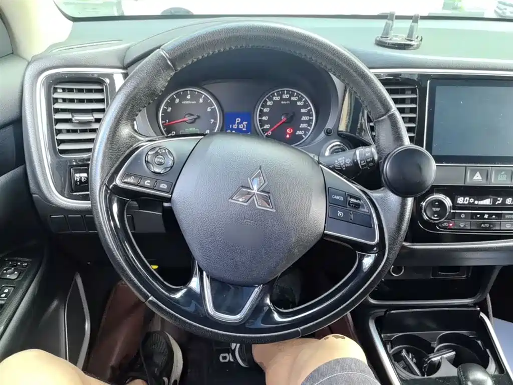 MITSUBISHI OUTLANDER