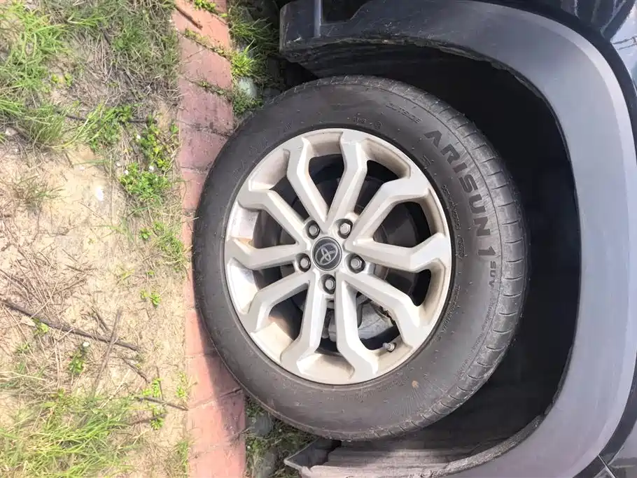 Toyota Frontlander 2023 2.0L CVT Elite Edition фото 6