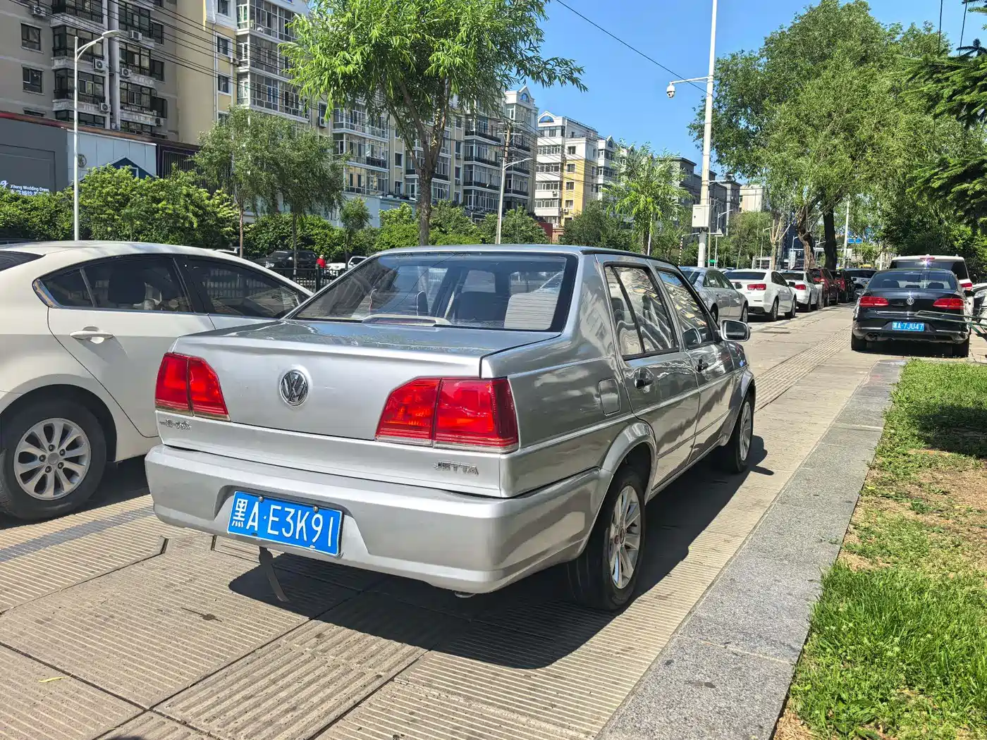Volkswagen Jetta 2012 1.6L Commemorative Edition фото 6