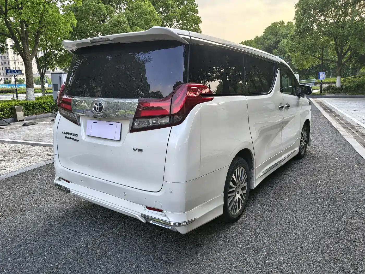 Toyota Alphard 2018 3.5L Premium фото 10