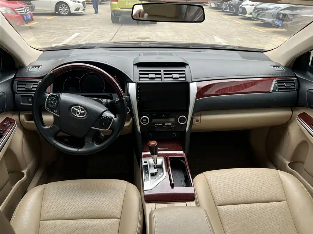 Toyota Camry 2012 2.5G Luxury Edition фото 9