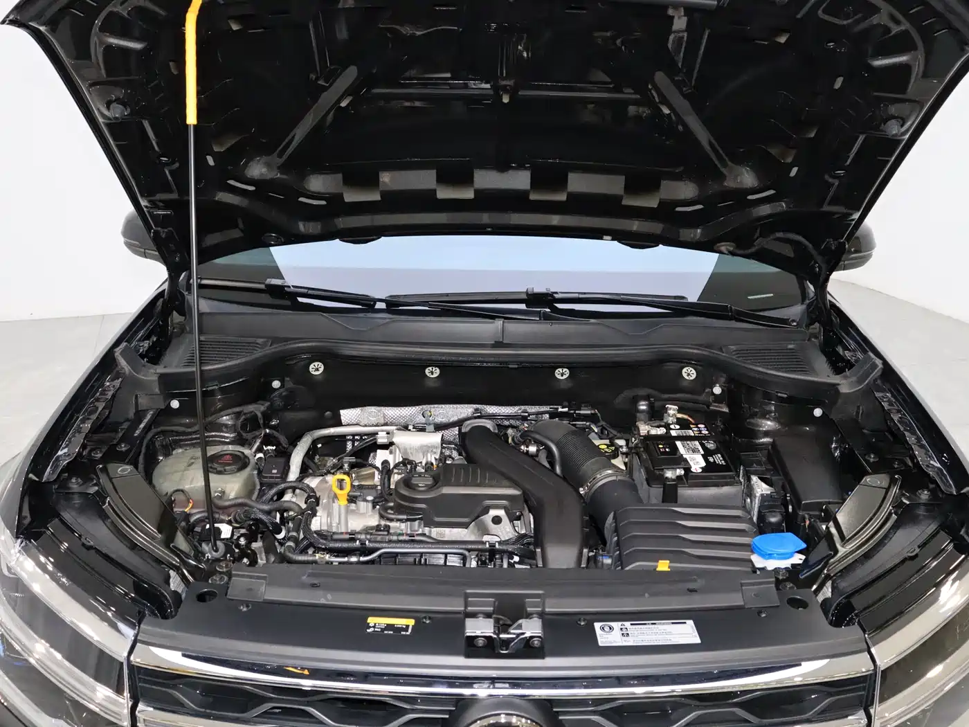 Volkswagen Tharu 2024 300TSI 2WD Moon Premium Edition фото 12