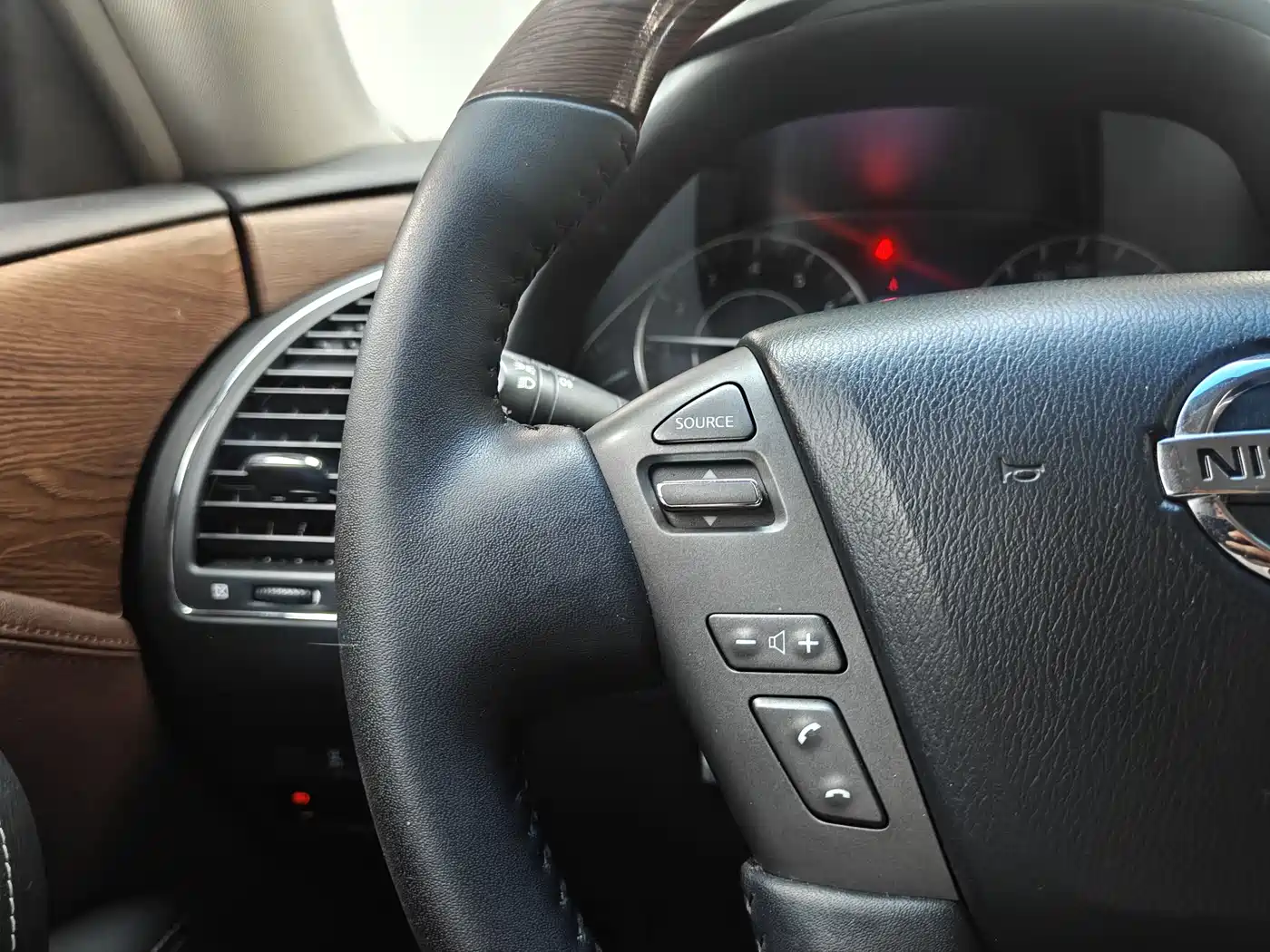 Nissan Patrol 2018 4.0L Leadership фото 13