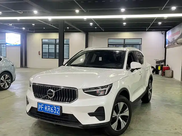 VOLVO XC40