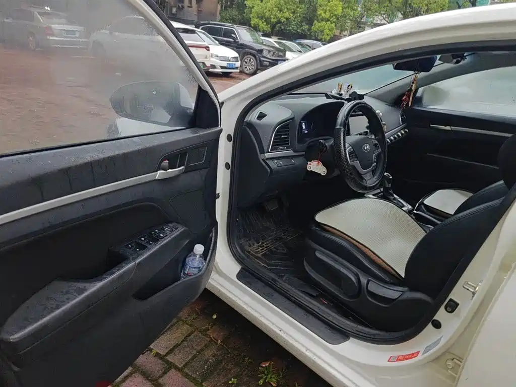 Hyundai Elantra 2016 Model 1.6L Automatic Smart Elite фото 14