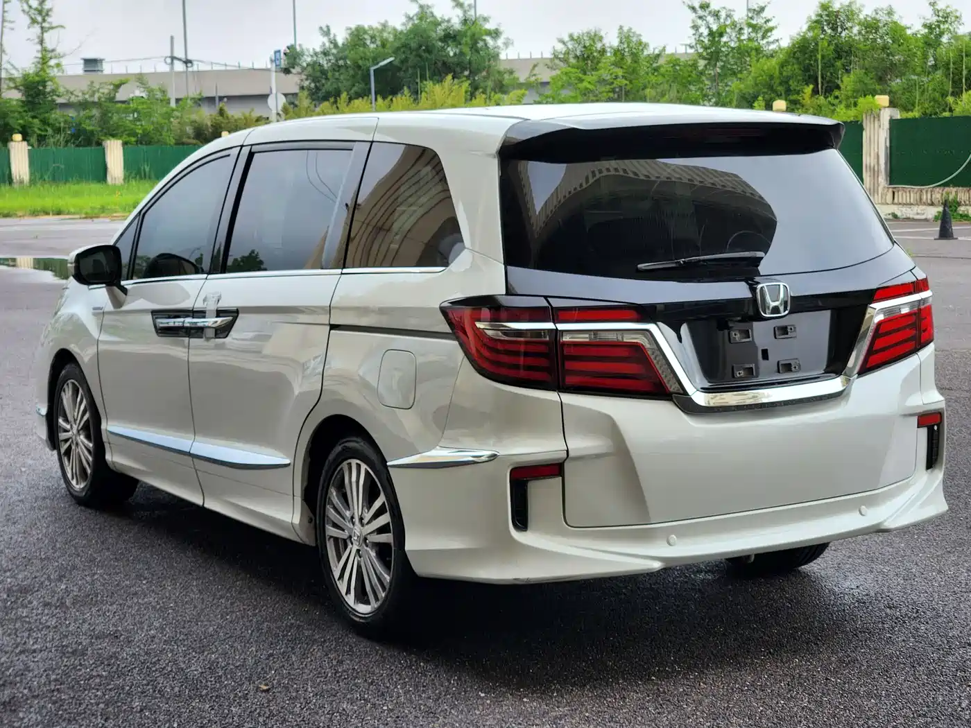 Photo 4 - Honda Elysion