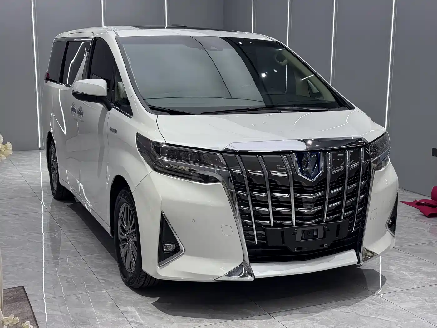 Toyota Alphard 2021 Hybrid 2.5L Premium фото 3