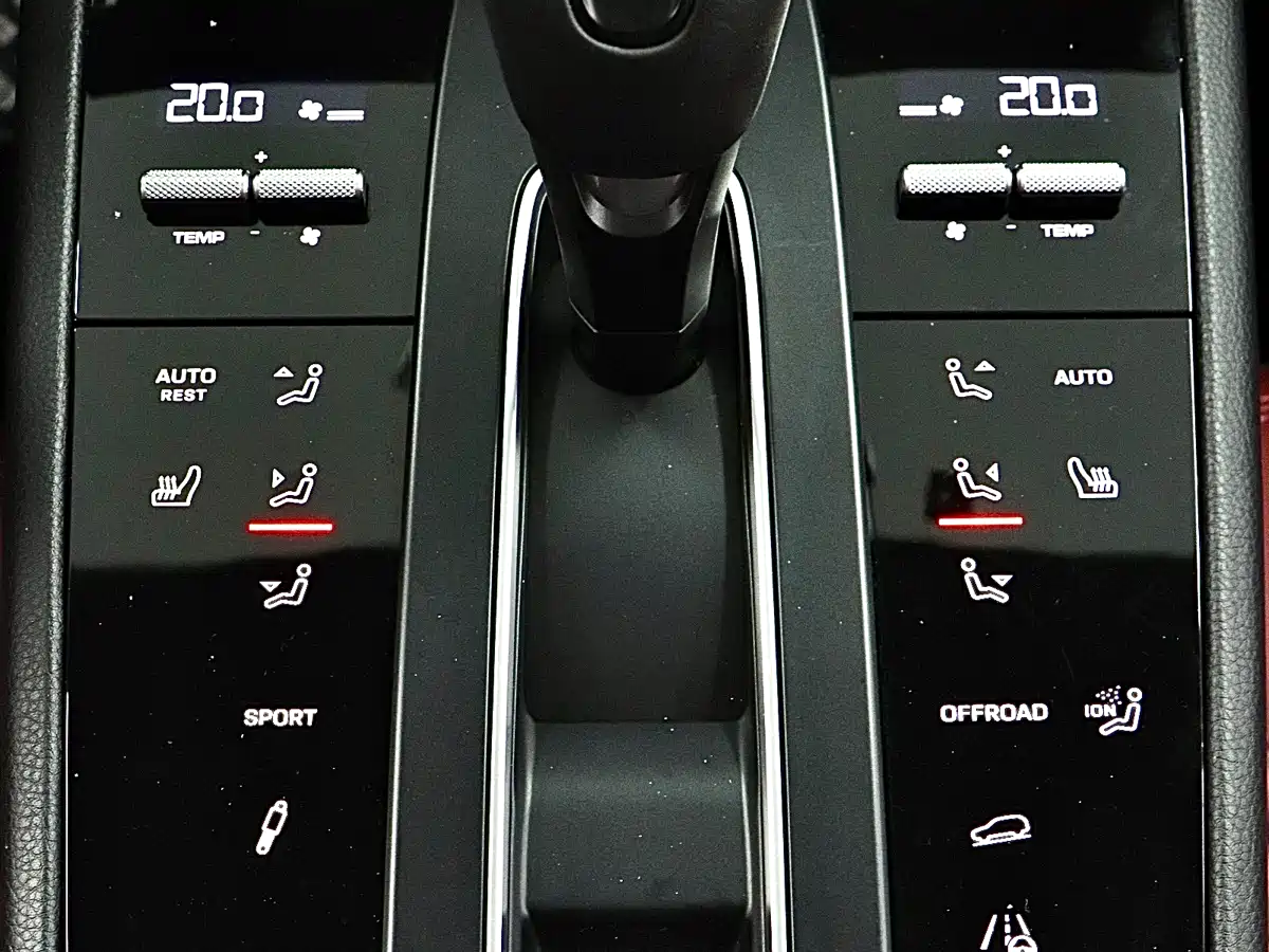 Porsche Macan 2023 Macan 2.0T фото 21