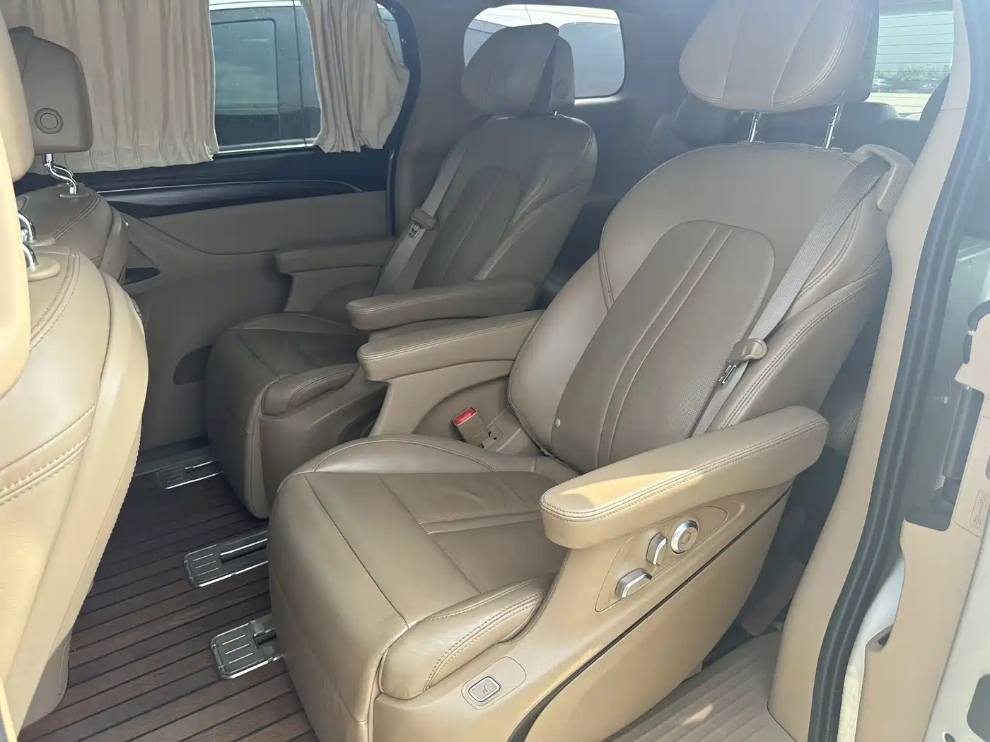 Фото 4 - Buick GL8