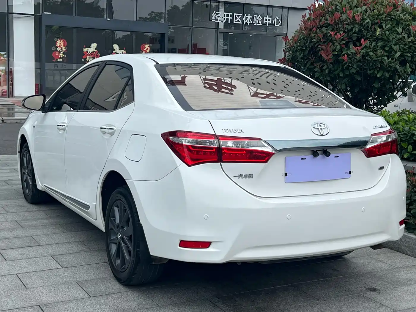 Toyota Corolla 2014 1.6L CVT GL-i Leather Edition фото 9