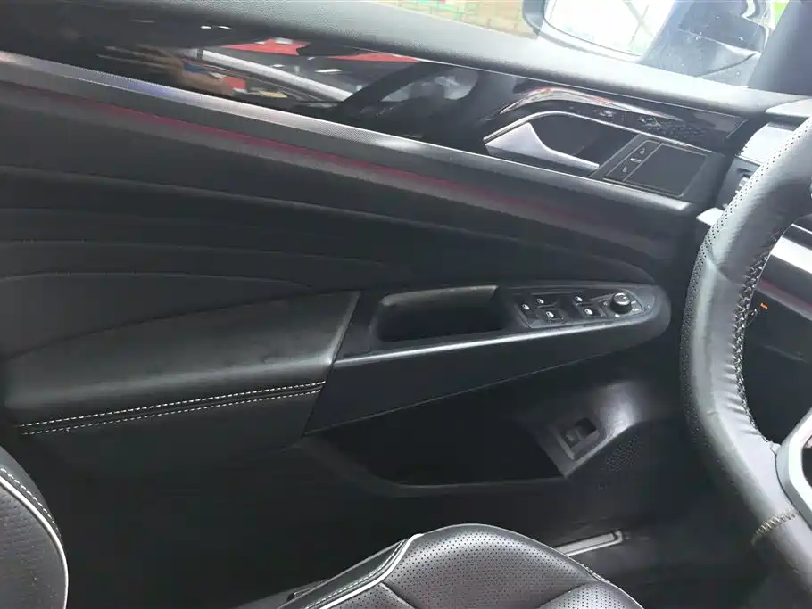 Volkswagen Passat 2024 380TSI Dragon Glory Edition фото 7