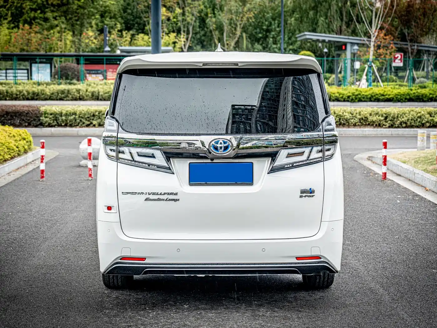 Toyota Vellfire 2021 Crown Hybrid 2.5L HV Premium Edition фото 5