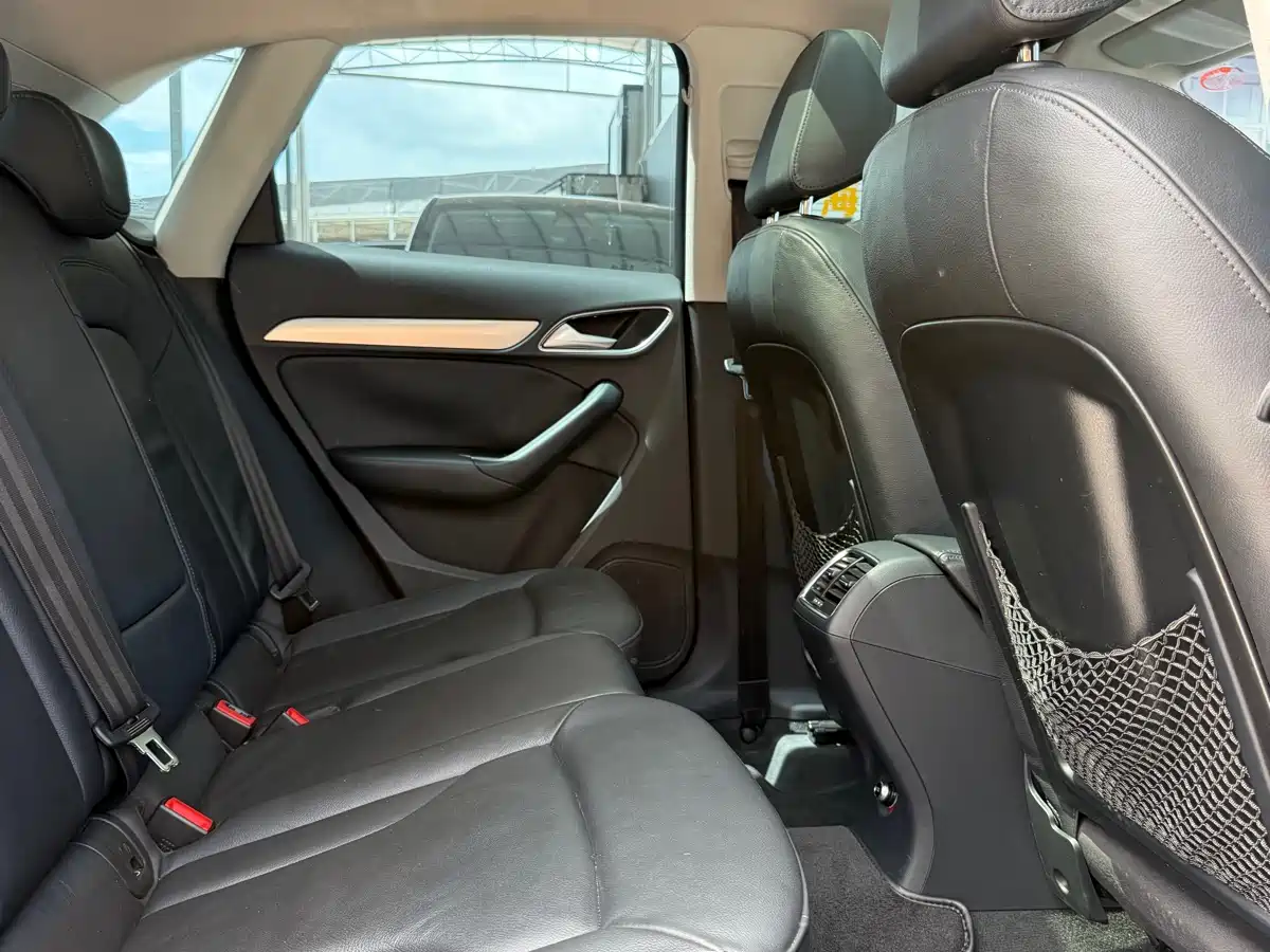 Photo 6 - Audi Q3
