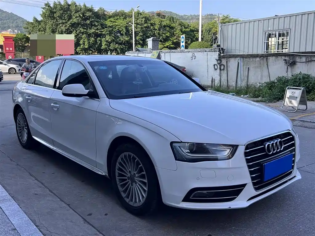 Audi A4L 2015 35 TFSI Auto Comfort фото 3