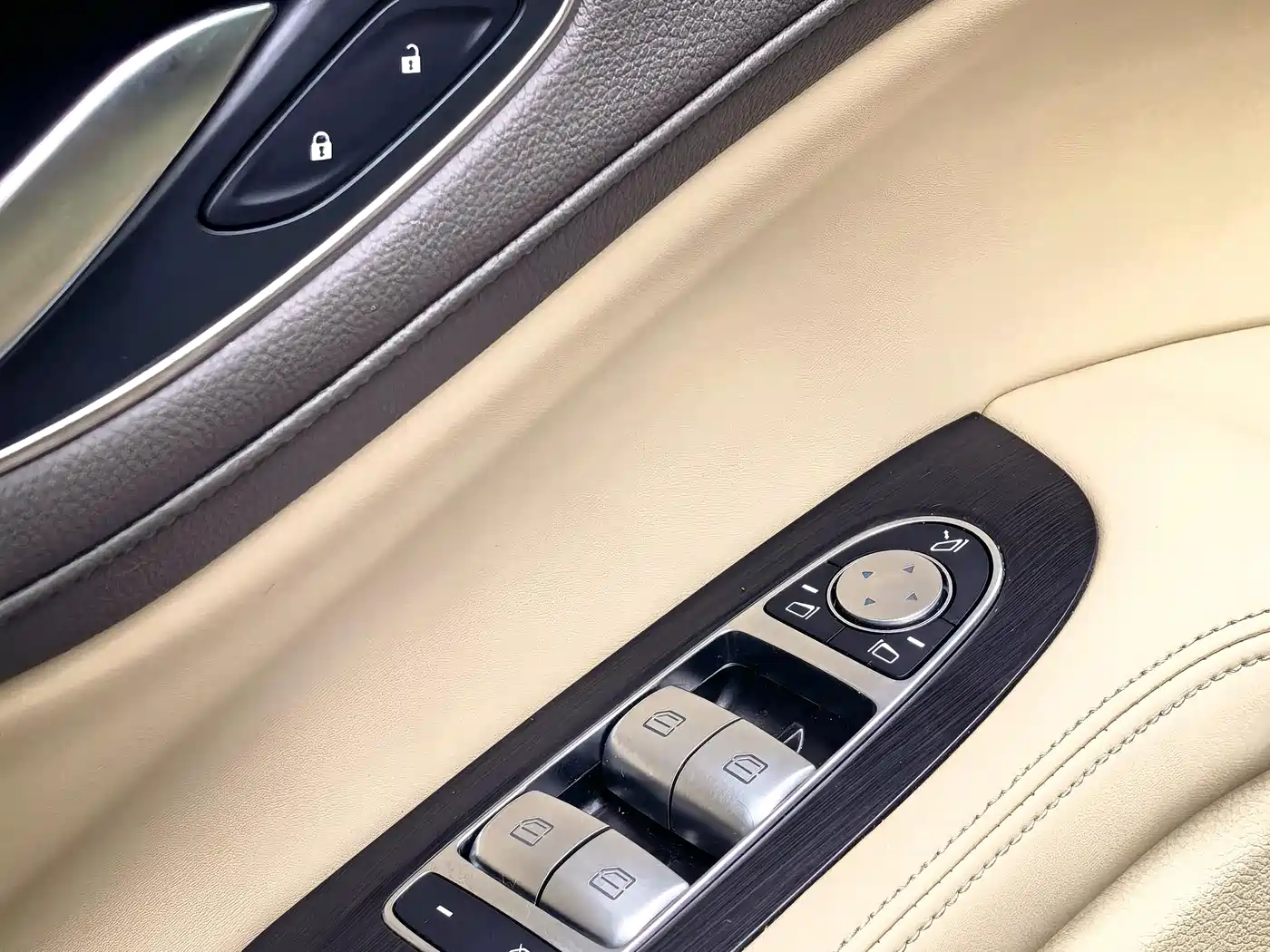 Voyah Auto Voyah Dreamer 2024 PHEV Extended Range Premium Edition фото 12