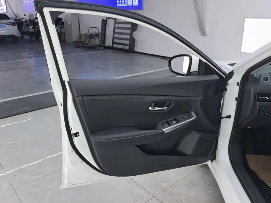 Nissan SYLPHY, миниатюра 7
