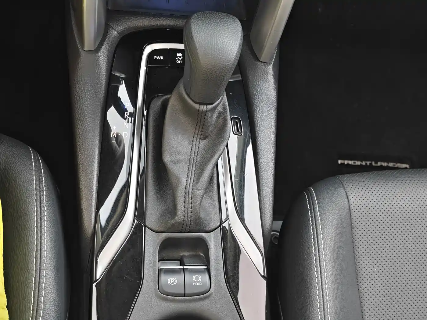 Toyota Frontlander 2023 2.0L CVT Luxury Edition фото 17