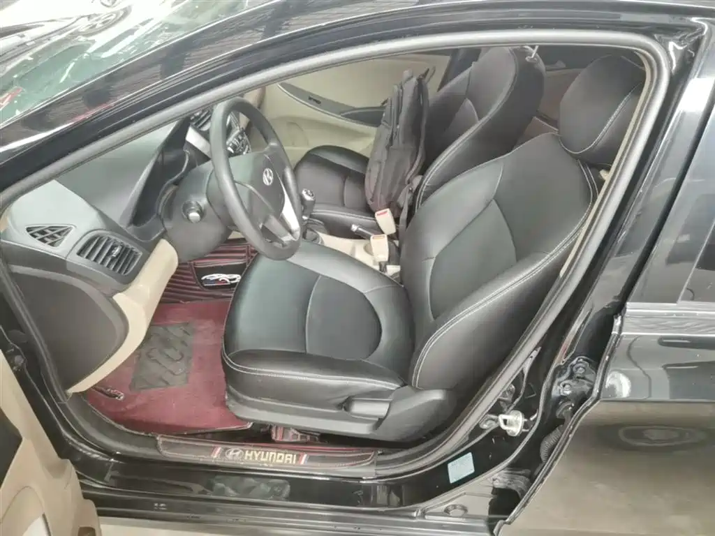 Hyundai Verna 2014 1.4L Manual Smart GLS фото 15