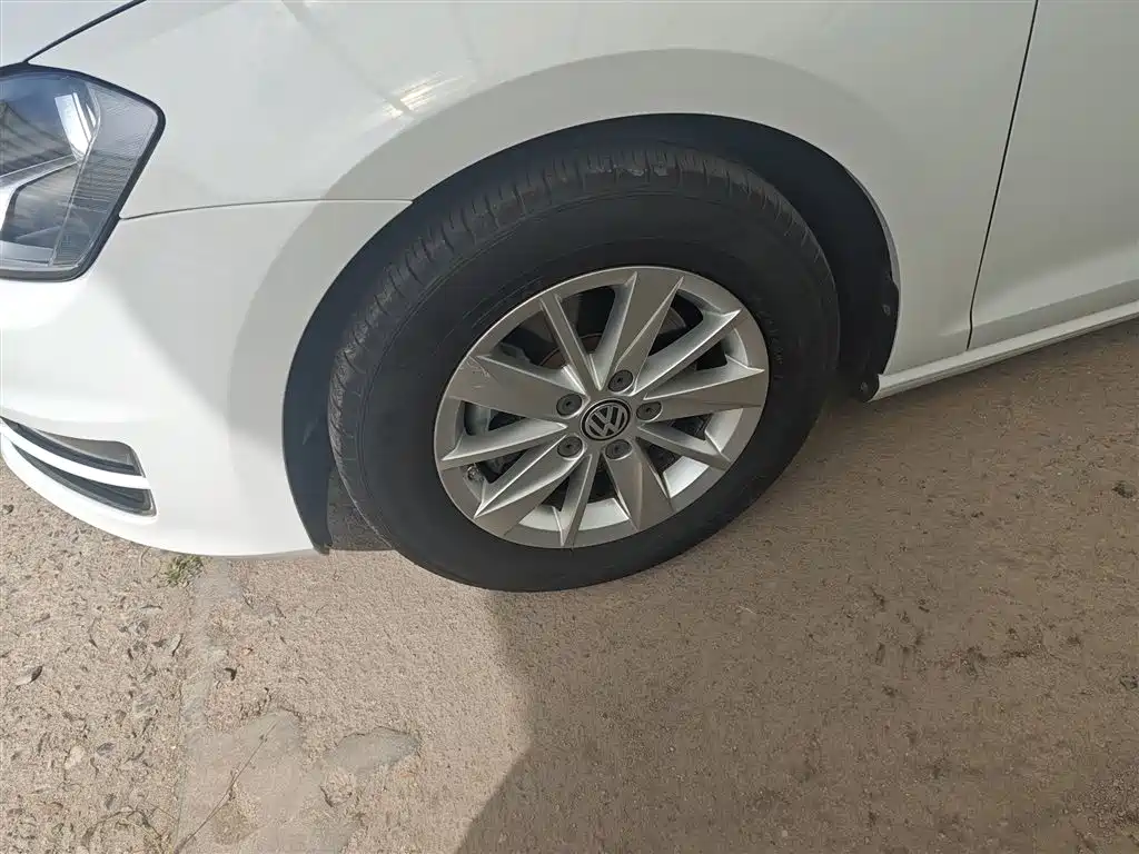 Volkswagen Golf 2016 1.6L Automatic Fashion фото 24