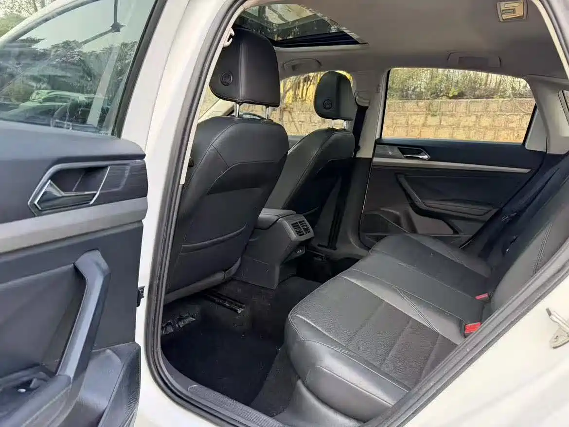Volkswagen Lavida 2019 1.5L Automatic Comfort Edition China VI фото 6
