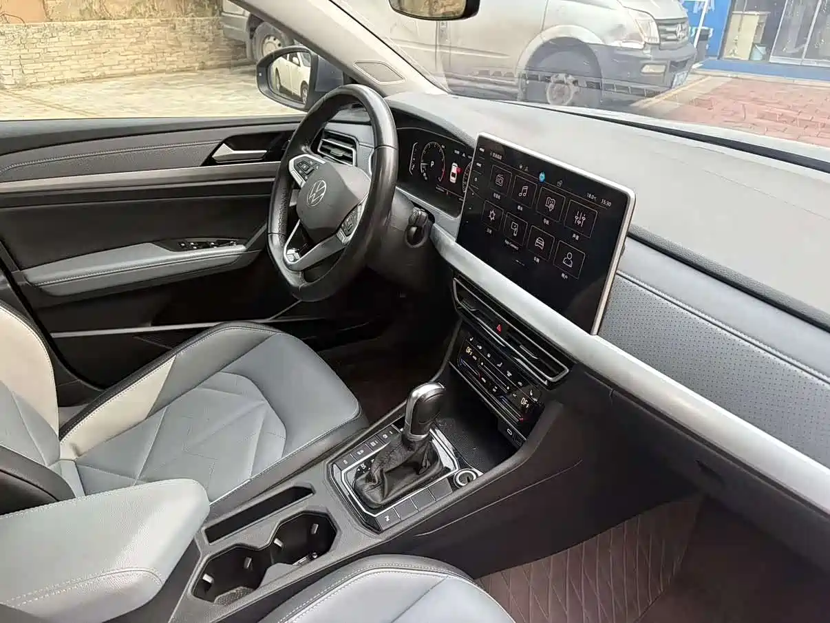Volkswagen Lavida 2023 Model 280TSI DSG Eternal Edition фото 8