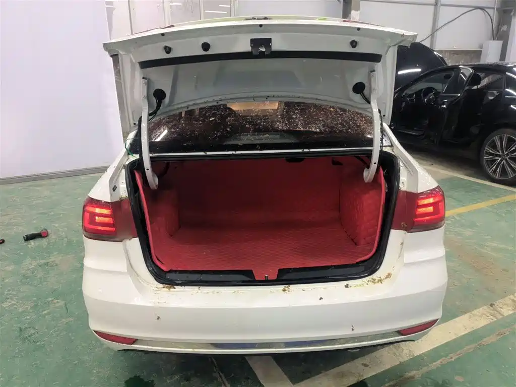 Volkswagen Santana 2016 1.6L Automatic Trend Edition фото 19