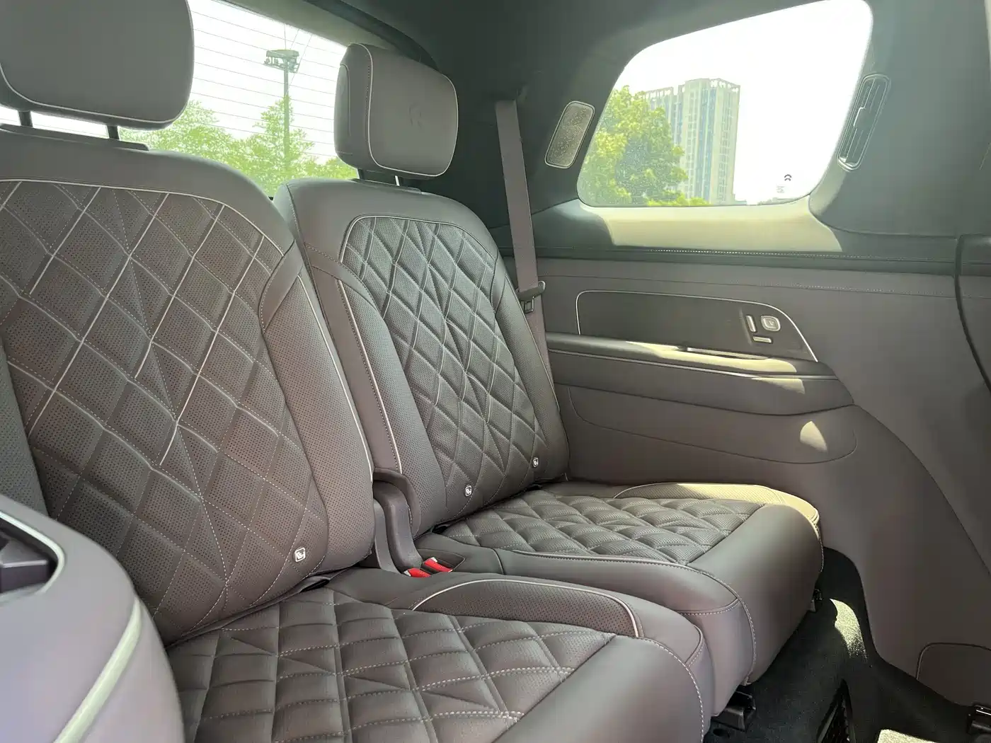 NIO ES8 2026 2025 Model 6-Seat Executive Luxury Edition