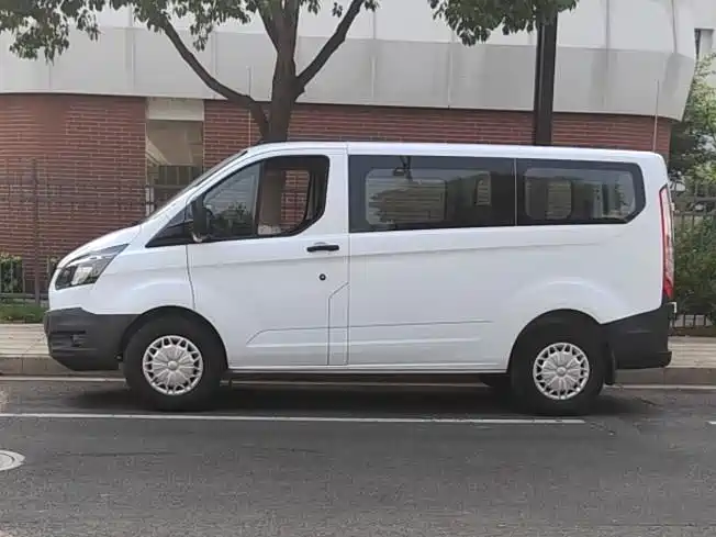 Ford Transit 2017 2.0T Diesel Multi-purpose Commercial Vehicle Short Wheelbase Low Roof China V фото 10