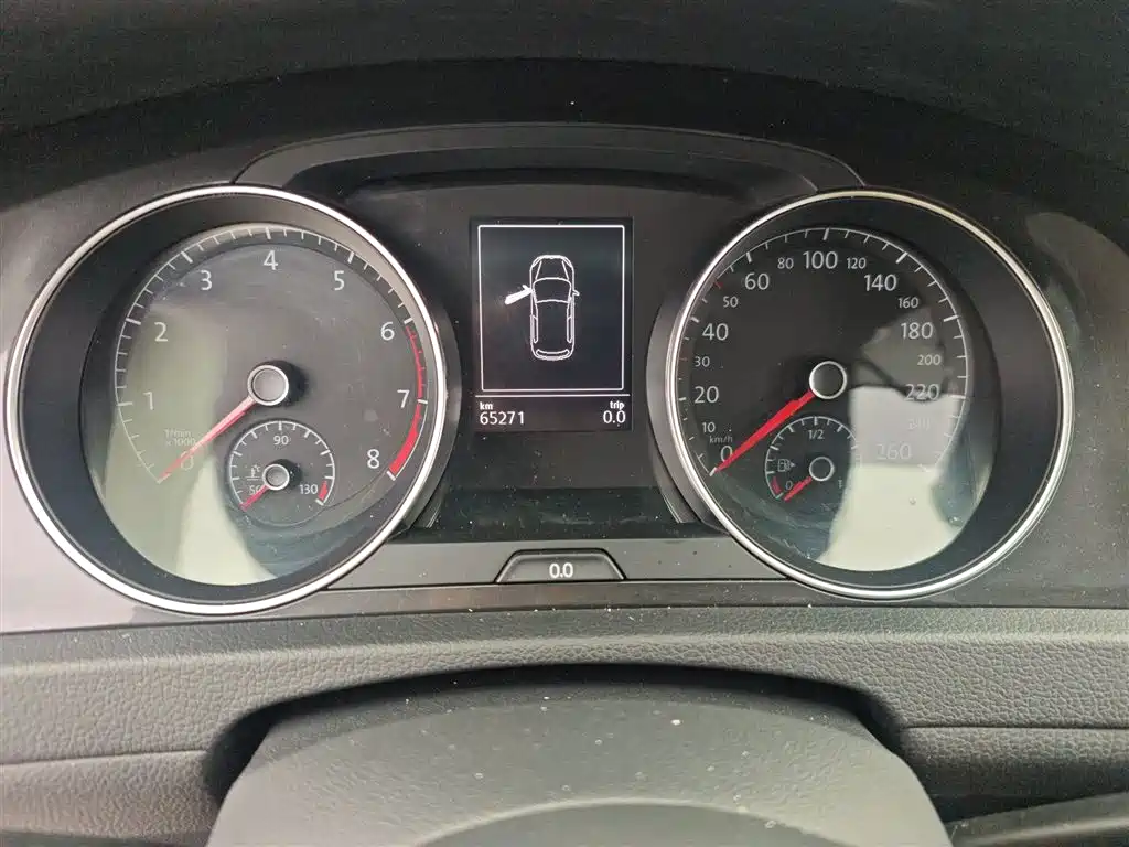 Volkswagen Golf 2016 1.6L Automatic Comfort фото 12