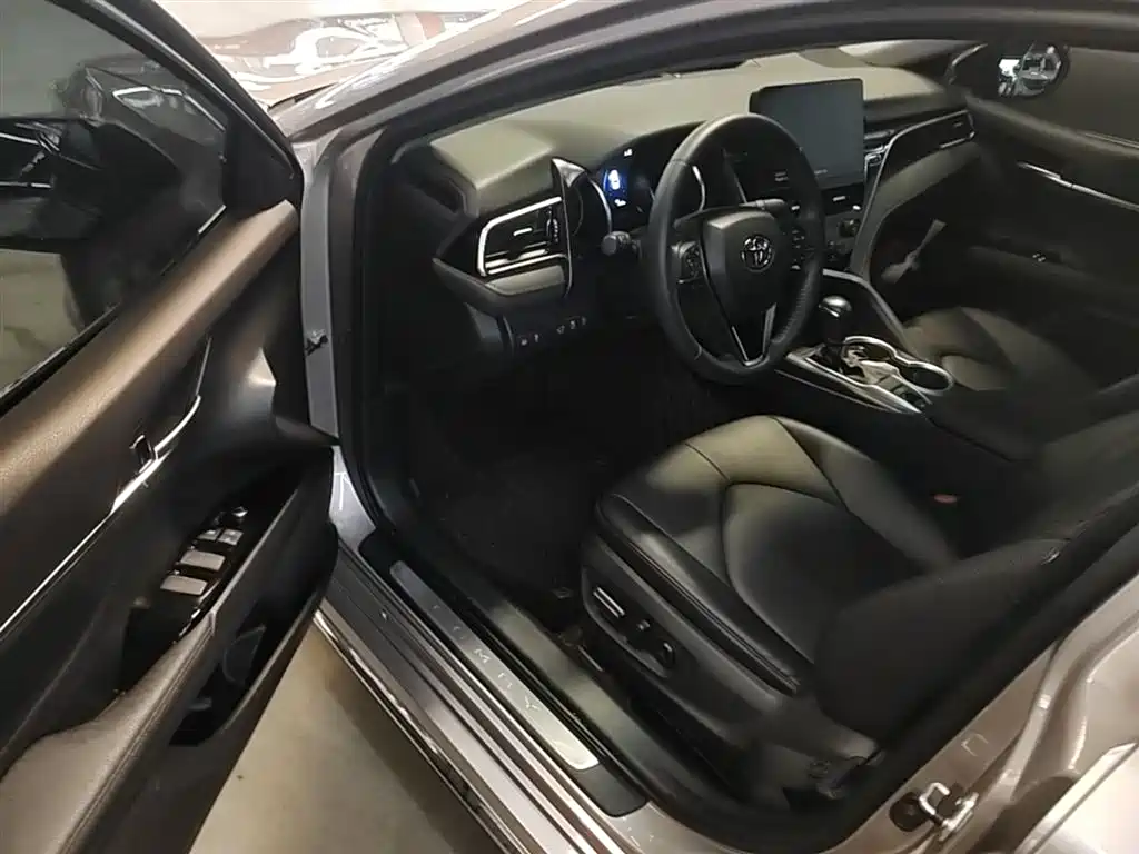Toyota Camry 2023 2.0G Luxury Edition фото 16