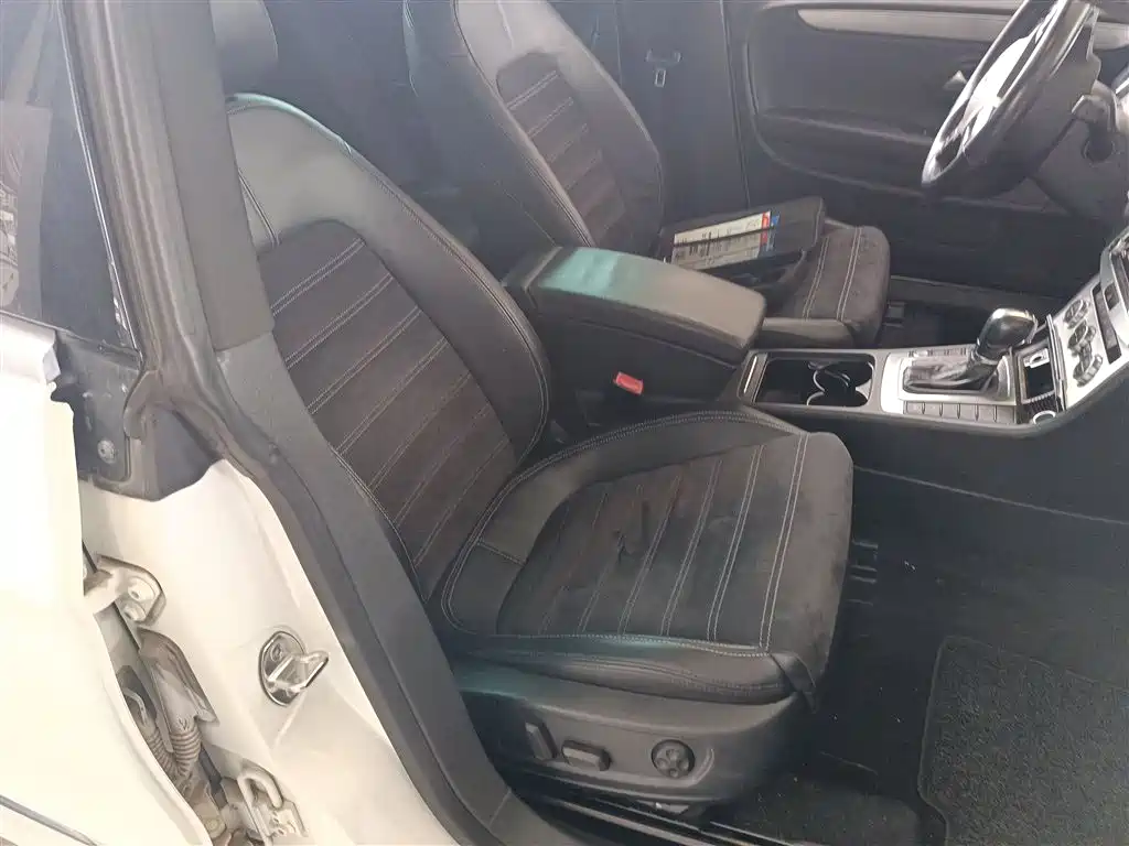 Volkswagen FAW-Volkswagen CC 2016 Model 1.8TSI Luxury фото 20